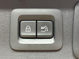 【パワーバックドア】スマートキーや運転席のボタンを押すだけでリアゲートが自動で開閉します!荷物を持っている時や、高い位置にあるバックドアを閉める際に便利な機能です♪