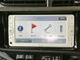 様々な情報を表示可能なモニターです。車両設定や機能の確認など、運転に必要な情報を一目で確認できます。使い勝手も考慮されています。