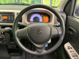 インテリアに合わせたデザインのステアリングは、運転される方のことも考え、運転しやすい形状、大きさです。是非一度、実際に触ってお確かめください。