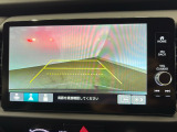 【リアワイドカメラ】3種類の表示で、後方確認をサポートします。『ノーマル画像』『広角180度画像』『真上からの見下ろし画像』をワンタッチで選べます。