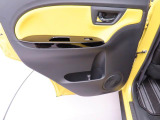 この中古車はルームクリーニングを施工をして展示しております。お客様が気持ちよくドライブして頂けるように一台一台丁寧に作業しています!是非店頭にてご確認ください。