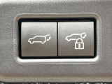 【パワーバックドア】スマートキーや運転席のボタンを押すだけでリアゲートが自動で開閉します!荷物を持っている時や、高い位置にあるバックドアを閉める際に便利な機能です♪