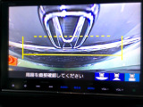 バックカメラの画像です。ガイドラインがスムースな車庫入れをサポートいたします。車庫入れの安心感がアップしますね。