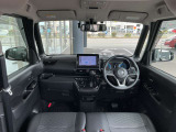 運転のしやすさを考えて設計された室内。質感の高いインテリアは、軽自動車だからって手は抜かない日産の車造り!毎日使う空間だから、乗る度に好きになる使い心地