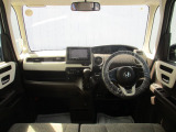 インパネ周りのお写真です。 視界が広く運転がしやすくなっております。