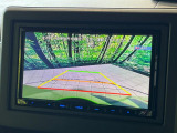 【バックカメラ】駐車時に後方がリアルタイム映像で確認できます。大型商業施設や立体駐車場での駐車時や、夜間のバック時に大活躍!運転スキルに関わらず、今や必須となった装備のひとつです!