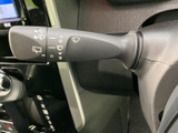 雨天時でもクリアな視界を確保できるワイパーレバー。運転状況に合わせて、様々な設定が可能です。