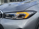 また、BMW正規認定中古車は、エマージェンシーサービスが自動付帯。24時間365日、皆様のカーライフをサポート致します。確かな安心のうえで、「駆けぬける歓び」をご堪能ください。