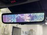 【デジタルインナーミラー】後席の大きな荷物や同乗者で後方が確認しづらい時でも安心!カメラが撮影した車両後方の映像をルームミラー内に表示。クリアな視界で状況の確認が可能です!