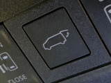 【パワーバックドア】スマートキーや運転席のボタンを押すだけでリアゲートが自動で開閉します!荷物を持っている時や、高い位置にあるバックドアを閉める際に便利な機能です♪