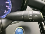 操作しやすい位置に配置されたウインカーレバー。スムーズな操作で、安全な車線変更をサポートします。直感的に操作できるので、運転に集中できます。