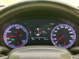 視認性の高いメーター類で、運転に必要な情報を的確に把握できます。洗練されたデザインを採用し、スタイリッシュな空間を演出します。安全運転をサポートします。