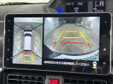 【パノラミックビューモニター】クルマを真上から見下ろした視点で駐車をサポートします!クルマの斜め後ろや真横など、いち早く障害物に気が付くことができます。
