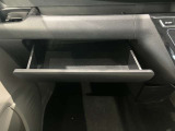 助手席側に引き出しあります☆小物の収納に便利に使えます♪