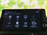 多彩な音源に対応し、車内を最高の空間に演出。直感的な操作で、お好みの音楽やラジオを簡単に楽しめます。長距離ドライブも快適に過ごせるでしょう。
