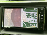 停車中にテレビや映像を楽しめます。長距離移動の際に、同乗者の方も快適に過ごせる空間を提供します。