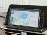 一枚岩のようなデザインのメーカーオプションナビは9インチの大画面に加えて、Bluetooth接続・HDMI端子・Apple CarPlayワイヤレス接続・スマホのワイヤレス充電など多数の機能が満載です!!