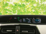 視認性の高いメーター類で、運転状況を的確に把握できます。必要な情報を一目で確認でき、安全運転をサポートします。洗練されたデザインも魅力です。