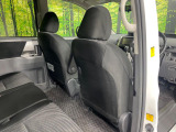 運転席まわりには十分なスペースがあり、大柄な方でもゆったり運転していただける環境です。