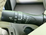 雨天時でもクリアな視界を確保するワイパーレバー。操作も簡単で、安全な運転をサポートします。