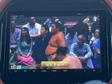 停車中にテレビや映像コンテンツをお楽しみいただけます。移動先での待ち時間も快適に過ごせます。リラックスした時間を過ごすのに最適です。
