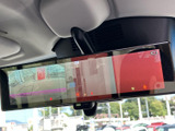 バックモニター付きで、狭い場所でも安心して駐車できます。安全確認をサポートし、運転の負担を軽減します。