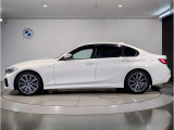 【XDrive】強大なパワーをXdriveシステムが瞬時に理想的な可変配分を行い、かつてない安心・快適・スポーティな走りを約束します。走行状況に応じてトルク配分を最適化してくれる優れものです!