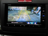 バックカメラの画像です。ガイドラインがスムースな車庫入れをサポートいたします。車庫入れの安心感がアップしますね。