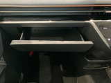 車検証入れになどにも使える便利な収納BOXあります。