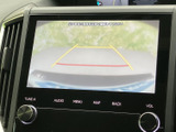 駐車時の不安を軽減するバックモニター。狭い場所でも安心して駐車できます。安全な運転をサポートする必須装備です。