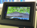 安全運転をサポートする機能に加え、バックカメラの映像も鮮明に表示されるため、狭い道でも安心して運転できます。
