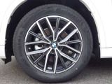 お車のお見積りと合わせましてBMW自動車保険のお見積もご用意しております。BMW車オーナー様へ向けたBMWだけの特典がございます。BMW自動車保険につきましてもお気軽にご相談下さい。