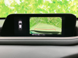 狭い場所での駐車も安心。後方の状況を画面で確認できるので、安全に駐車操作が行えます。運転初心者の方にもおすすめです。