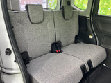 後部座席もゆったりとした空間。長距離移動でもリラックスして過ごせるでしょう。家族や友人と快適な時間を過ごせます。