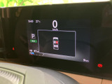 重要な情報を一目で確認できる、見やすいメーターパネル。運転に集中できる、シンプルで機能的なデザインです。