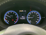 視認性の高いメーター類で、運転に必要な情報を的確に把握できます。明るさ調整機能もあり、夜間でも見やすいのが特徴です。