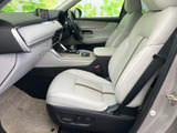 運転しやすい視界と、操作しやすい配置が特徴的です。快適なドライビングをサポートします。長時間の運転でも疲れにくい設計です。