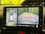 【パノラマモニター】専用のカメラにより、上から見下ろしたような視点で360度クルマの周囲を確認することができます☆死角部分も確認しやすく、狭い場所での切り返しや駐車もスムーズに行えます。
