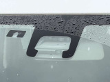 【スズキ セーフティサポート】走行中に前方の車両等を認識し、衝突しそうな時は警報とブレーキで衝突回避と被害軽減をアシスト。より安全にドライブをお楽しみいただけます。