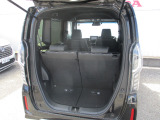 ラゲッジルームのお写真です。 開口部が広く荷物の積み下ろしが楽に行えます。