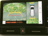 鮮やかなディスプレイで、様々な情報を確認できます。車両情報や設定変更など、運転に必要な情報を一目で把握できます。