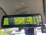 【デジタルルームミラー】後席の大きな荷物や同乗者で後方が確認しづらい時でも安心!カメラが撮影した車両後方の映像をルームミラー内に表示。クリアな視界で状況の確認が可能です!