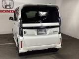 スポーティー&スタイリッシュな、大型テールゲートスポイラー