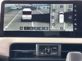 周囲の状況をリアルタイムで確認できるモニター。安全な運転をサポートし、駐車時の不安を軽減します。後方確認も手軽に行えます。