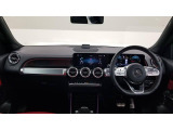 運転操作をサポートし、疲れにくく上質な環境を提供するために、様々な装備を採用。