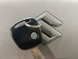 【キーレス】少し離れた場所からでもボタン一つでドアの開錠・施錠ができるのでとっても便利!ドアの鍵穴周りに傷をつけることもありません♪