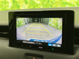 後方確認をサポートするモニターは、狭い道や駐車時に安心です。安全運転をサポートし、運転の負担を軽減します。