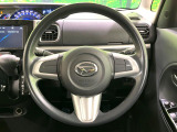インテリアに合わせたデザインのステアリングは、運転される方のことも考え、運転しやすい形状、大きさです。是非一度、実際に触ってお確かめください。
