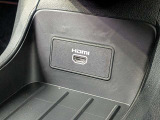 ナビ画面へ外部機器の映像や音声を出力できるHDMI入力端子を配置。スマートフォンやポータブルメディアを接続してエンターテインメントを楽しめます。