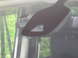 【エマージェンシーブレーキ】走行中に前方の車両等を認識し、衝突しそうな時は警報とブレーキで衝突回避と被害軽減をアシスト。より安全にドライブをお楽しみいただけます。